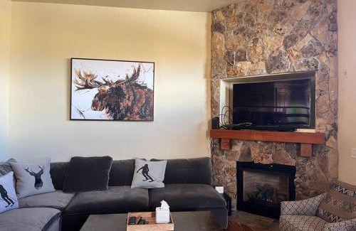 Bear Hollow Village House | 4 Bedroom 4 Bathroom + Hot Tub Minutes from Slopes