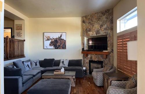 Bear Hollow Village House | 4 Bedroom 4 Bathroom + Hot Tub Minutes from Slopes