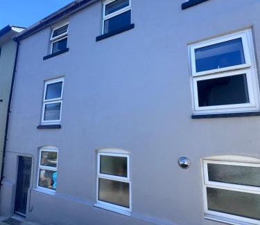 Builth Wells House | 4 Bedroom- 5 Bathroom Central Builth Townhouse