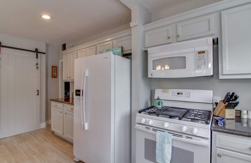 Willoughby Spit House | 4 Bedroom 5 minute Walk to the Beach! Beautiful Willoughby Beach Home!