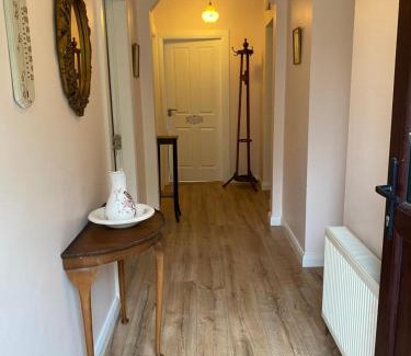 Gibbstown House | 4 bedroom, 8 single beds, with free parking & wifi near new walkway