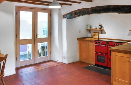 Penrhyndeudraeth Cottage | 4 bedroom accommodation in Penrhyndeudraeth, near Porthmadog
