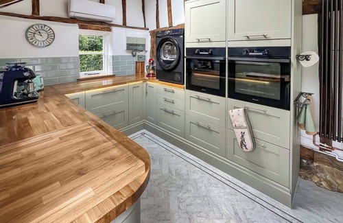 Willesborough Cottage | 4 bedroom accommodation in Sevington, near Ashford