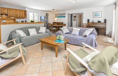 Eyragues House | 4 bedroom accommodation in Eyragues