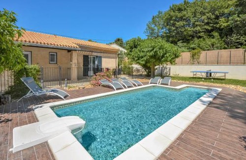 Eyragues House | 4 bedroom accommodation in Eyragues