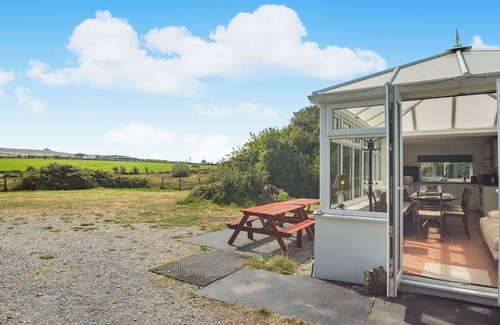 Garn Fadryn Cottage | 4 bedroom accommodation in Pengroeslon, near Aberdaron