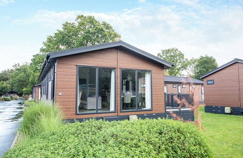 Pentney Ski Chalet | 4 bedroom accommodation in Pentney, King&rsquo;s Lynn