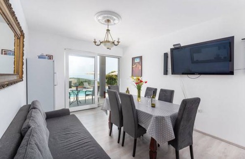 Peruski House | 4 bedroom accommodation in Pavicini