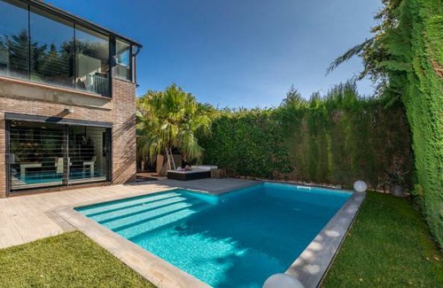 Cabrils House | 4 bedroom accommodation in Cabrils
