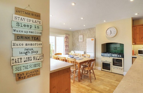 Sutton-on-Sea Cottage | 4 bedroom accommodation in Sutton-on-Sea, Mablethorpe