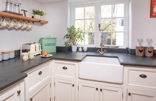 Torrington Cottage | 4 bedroom accommodation in Huntshaw, near Torrington