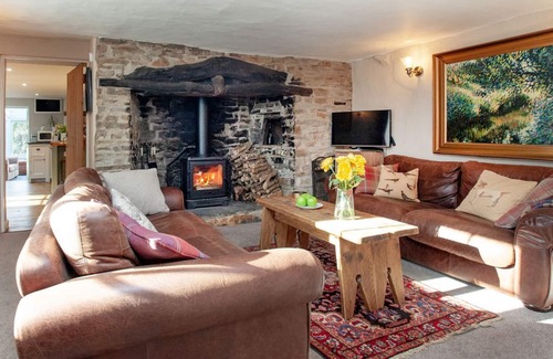 Torrington Cottage | 4 bedroom accommodation in Huntshaw, near Torrington