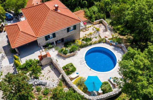 Gromaca House | 4 bedroom accommodation in Gromaca