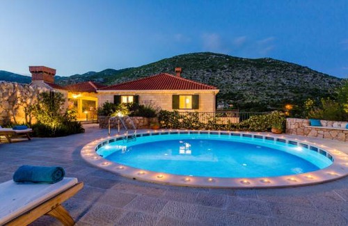 Gromaca House | 4 bedroom accommodation in Gromaca