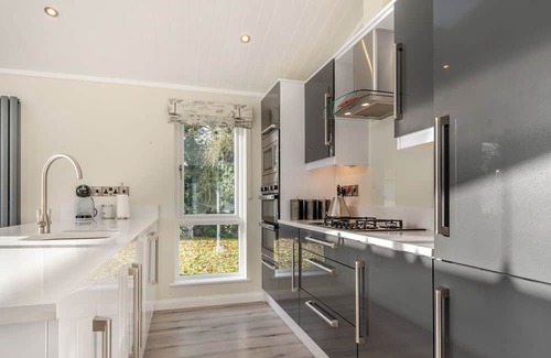 Great Coxwell Ski Chalet | 4 bedroom accommodation in Faringdon