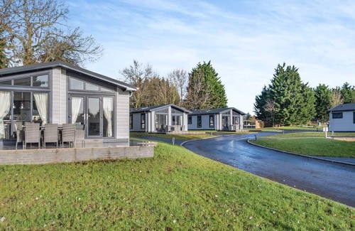 Great Coxwell Ski Chalet | 4 bedroom accommodation in Faringdon