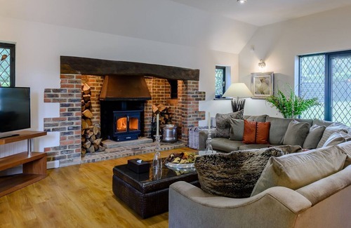 Crawley Down Cottage | 4 bedroom accommodation in Felbridge