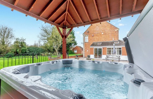 Highbridge Cottage | 4 bedroom accommodation in West Huntspill, Highbridge