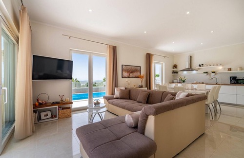 Klanfari House | 4 bedroom accommodation in Crikvenica
