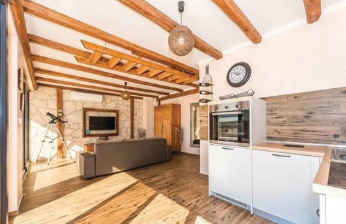 Kijevo House | 4 bedroom accommodation in Kijevo
