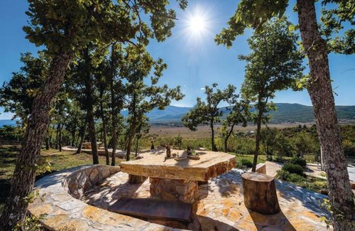 Kijevo House | 4 bedroom accommodation in Kijevo