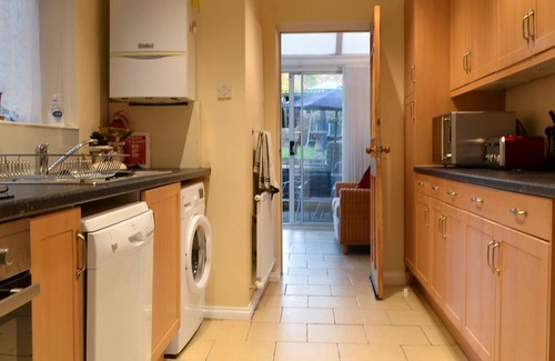 Salisbury Cottage | 4 bedroom accommodation in Salisbury