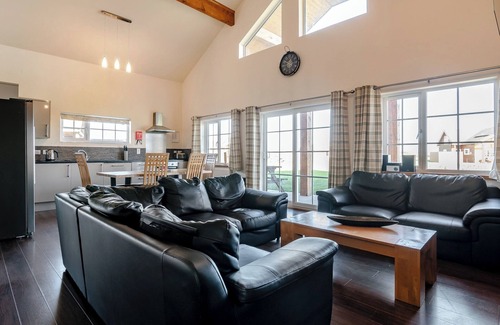 Hornsea Ski Chalet | 4 bedroom accommodation in Hornsea