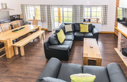 Hornsea Ski Chalet | 4 bedroom accommodation in Hornsea