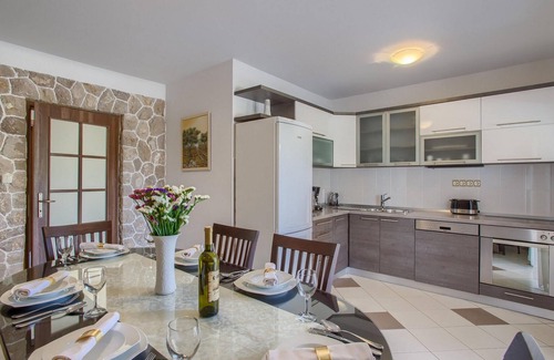 Oklaj House | 4 bedroom accommodation in Sibenik