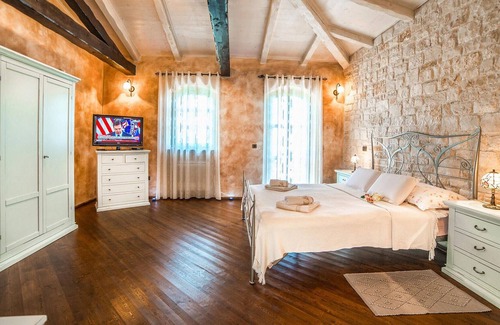 Farini House | 4 bedroom accommodation in Visnjan