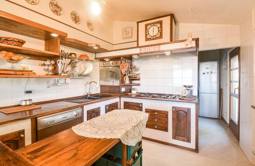 Voze House | 4 bedroom accommodation in Noli
