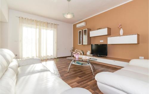 Valdebek House | 4 Bedroom Amazing Home In Pula