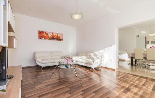 Valdebek House | 4 Bedroom Amazing Home In Pula