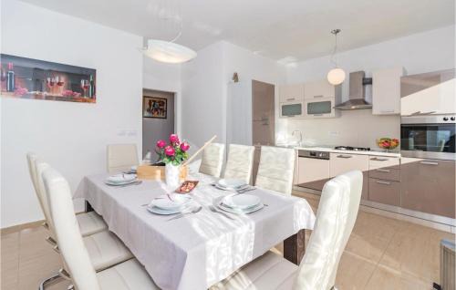 Valdebek House | 4 Bedroom Amazing Home In Pula