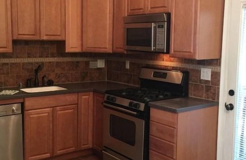 Lower Pacific Heights Apartment | 4 Bedroom Apartment L-563423 by Houzlet