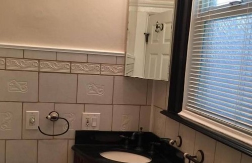 Lower Pacific Heights Apartment | 4 Bedroom Apartment L-563423 by Houzlet