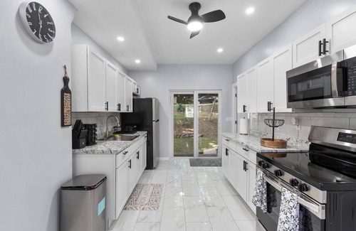Bristol Apartment | 4-bedroom apartment in charming Bristol with AC and lots of amenities
