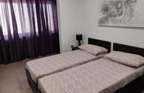 Qawra Apartment | 4 bedroom apt 5 mins away from beach and amenities