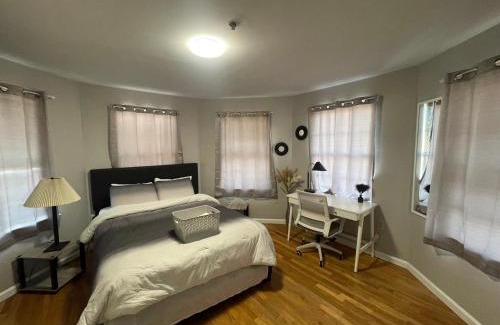 Newark Apartment | 4 bedroom apt in Newark