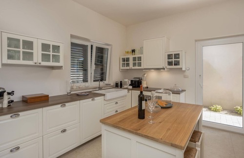 Barbat na Rabu House | 4 bedroom awesome home in Barbat
