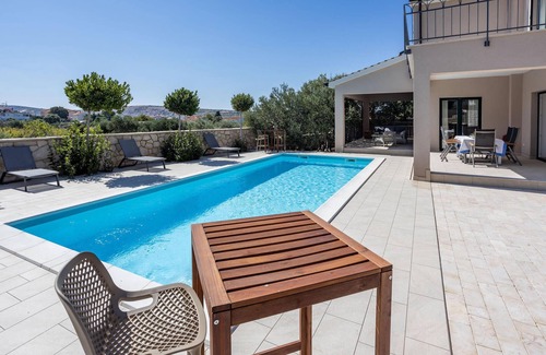 Barbat na Rabu House | 4 bedroom awesome home in Barbat