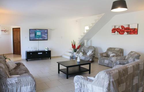 Apt House | 4 Bedroom Awesome Home In Apt