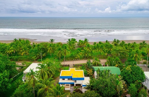 Parrita House | 4 bedroom-Beachfront-Luxury-Wildlife-Fast internet-private pool