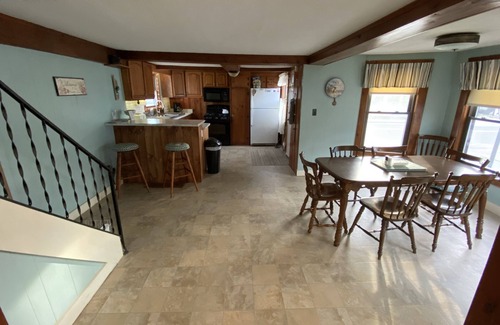 Newbury House | 4-Bedroom Beachfront House