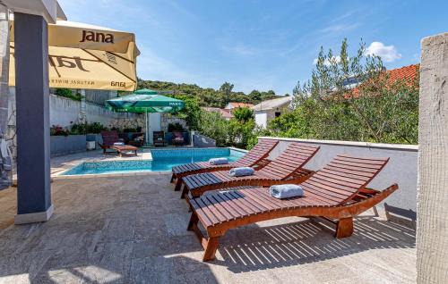 Medvinjak Apartment | 4 Bedroom Beautiful Apartment In Korcula