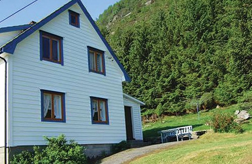 Hyllestad House | 4 bedroom beautiful home in Sørbøvåg