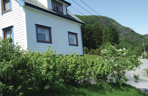 Hyllestad House | 4 bedroom beautiful home in Sørbøvåg