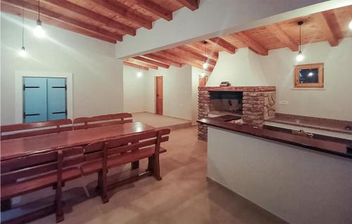 Rab House | 4 Bedroom Beautiful Home In Mundanije