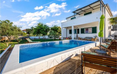 Raslina House | 4 Bedroom Beautiful Home In Raslina