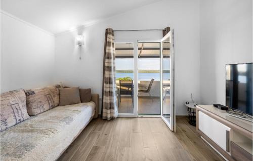 Raslina House | 4 Bedroom Beautiful Home In Raslina